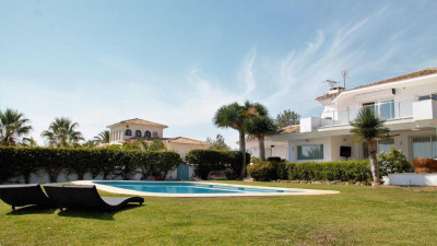 10 Bedroom Detached Villa in El Paraiso - Image 4