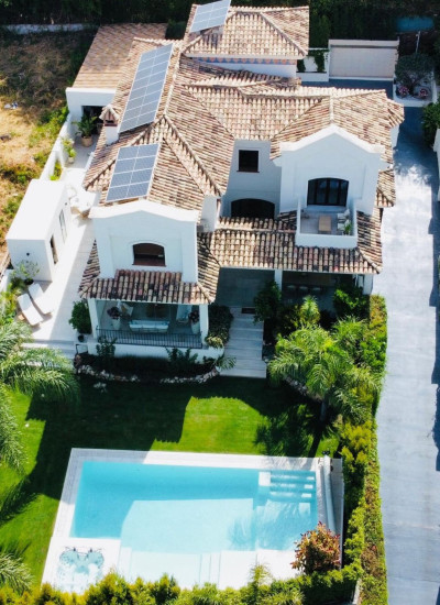 6 Bedroom Detached Villa in Marbella - Image 3