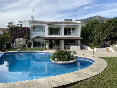 4 Bedroom Detached Villa in Mijas - Image 1