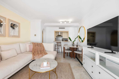 2 Bedroom Top Floor Apartment in Puerto Banús - Image 4