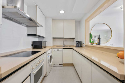 2 Bedroom Top Floor Apartment in Puerto Banús - Image 5