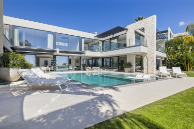 5 Bedroom Detached Villa in Benahavís - Image 2