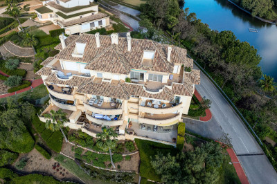 3 Bedroom Middle Floor Apartment in Elviria - Image 2
