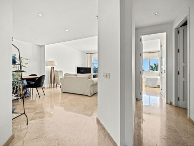 3 Bedroom Middle Floor Apartment in Elviria - Image 4