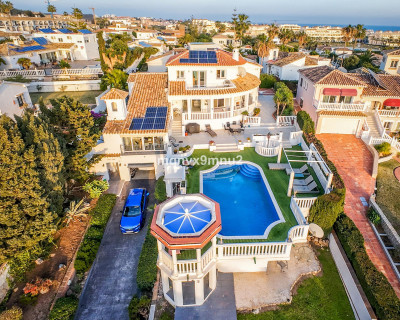 5 Bedroom Detached Villa in El Chaparral - Image 1