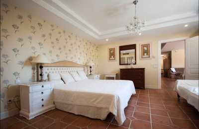 5 Bedroom Detached Villa in Sierra Blanca - Image 2