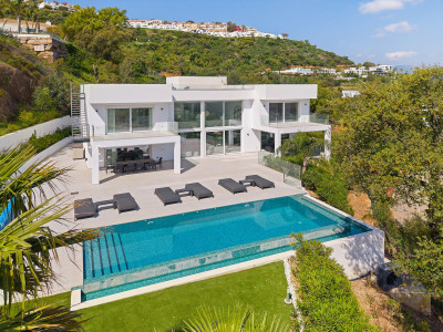 4 Bedroom Detached Villa in La Mairena - Image 4
