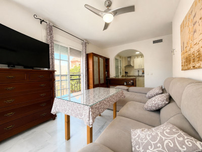 2 Bedroom Middle Floor Apartment in San Luis de Sabinillas - Image 3