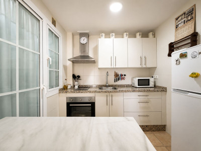 2 Bedroom Middle Floor Apartment in San Luis de Sabinillas - Image 4