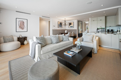 3 Bedroom Middle Floor Apartment in The Golden Mile - Image 3