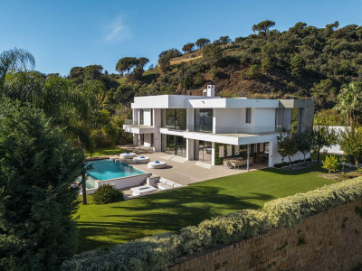 5 Bedroom Detached Villa in El Madroñal - Image 2
