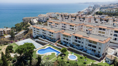 2 Bedroom Middle Floor Apartment in Benalmadena Costa - Image 2