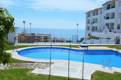 2 Bedroom Middle Floor Apartment in Benalmadena Costa - Image 3
