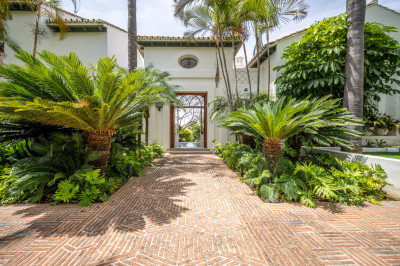 6 Bedroom Detached Villa in Sierra Blanca - Image 5