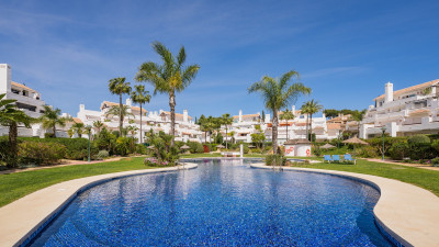 3 Bedroom Middle Floor Apartment in Los Monteros - Image 4