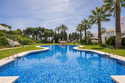 3 Bedroom Middle Floor Apartment in Los Monteros - Image 5