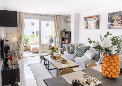 2 Bedroom Middle Floor Apartment in Estepona - Image 4