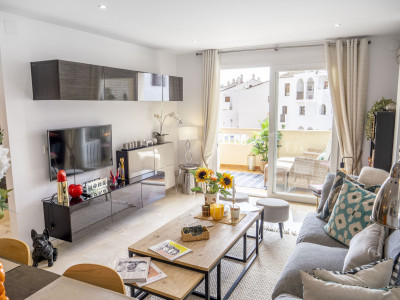 2 Bedroom Middle Floor Apartment in Estepona - Image 5
