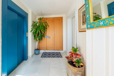 3 Bedroom Middle Floor Apartment in Sotogrande Costa - Image 5