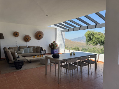 3 Bedroom Middle Floor Apartment in La Mairena - Image 3