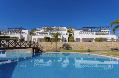 3 Bedroom Semi-Detached House in Santa Clara - Image 1