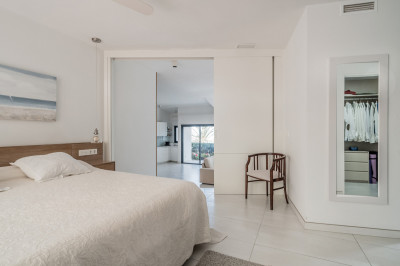 2 Bedroom Penthouse in Puerto de Cabopino - Image 4