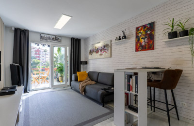 2 Bedroom Middle Floor Apartment in Riviera del Sol - Image 2