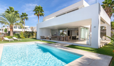3 Bedroom Detached Villa in Río Real - Image 1