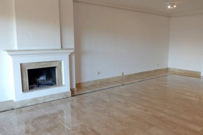 2 Bedroom Penthouse Duplex in Guadalmina Baja - Image 5