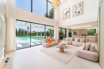 6 Bedroom Detached Villa in Los Monteros - Image 2