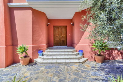 5 Bedroom Detached Villa in Marbella - Image 4