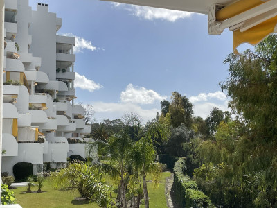 2 Bedroom Middle Floor Apartment in Guadalmina Alta - Image 2