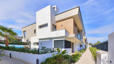 5 Bedroom Semi-Detached House in Puerto Banús - Image 1