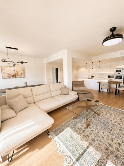 3 Bedroom Middle Floor Apartment in San Pedro de Alcántara - Image 1