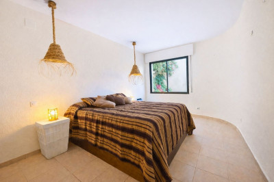2 Bedroom Middle Floor Apartment in Marbella - Image 3