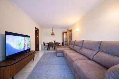 2 Bedroom Middle Floor Apartment in Marbella - Image 4