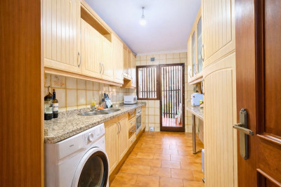 2 Bedroom Middle Floor Apartment in Marbella - Image 5