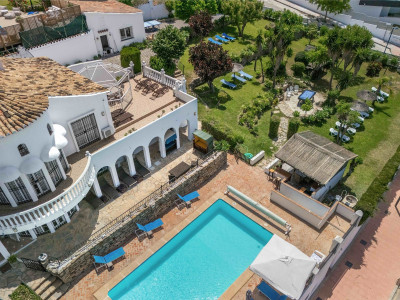 6 Bedroom Detached Villa in Estepona - Image 3