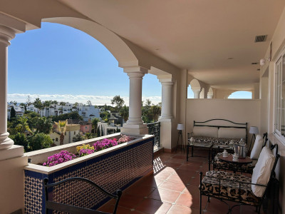 2 Bedroom Middle Floor Apartment in The Golden Mile