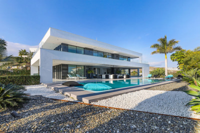 6 Bedroom Detached Villa in Los Flamingos - Image 1