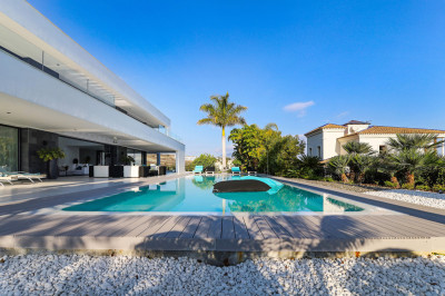 6 Bedroom Detached Villa in Los Flamingos - Image 2