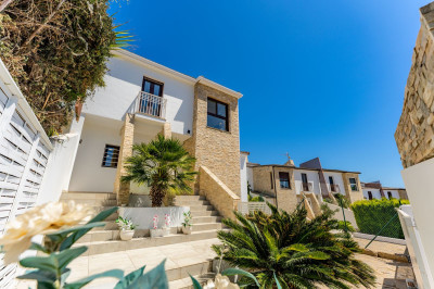 6 Bedroom Semi-Detached House in Valle Romano - Image 4