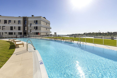 3 Bedroom Middle Floor Apartment in Estepona - Image 1