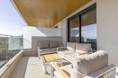 3 Bedroom Middle Floor Apartment in Estepona - Image 4