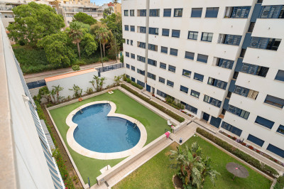 3 Bedroom Middle Floor Apartment in Estepona - Image 2
