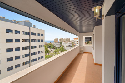 3 Bedroom Middle Floor Apartment in Estepona - Image 3