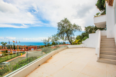 3 Bedroom Middle Floor Apartment in La Mairena - Image 2