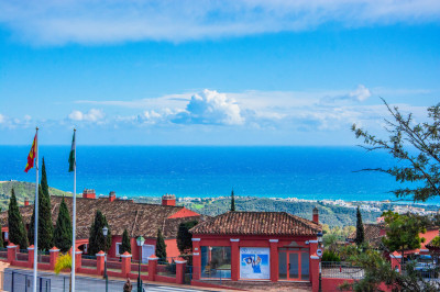 3 Bedroom Middle Floor Apartment in La Mairena - Image 3