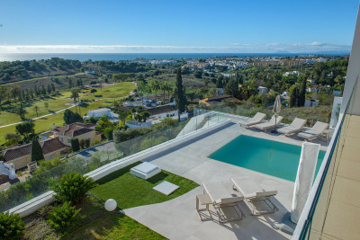 5 Bedroom Detached Villa in El Paraiso - Image 1