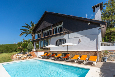 7 Bedroom Detached Villa in Marbella - Image 2